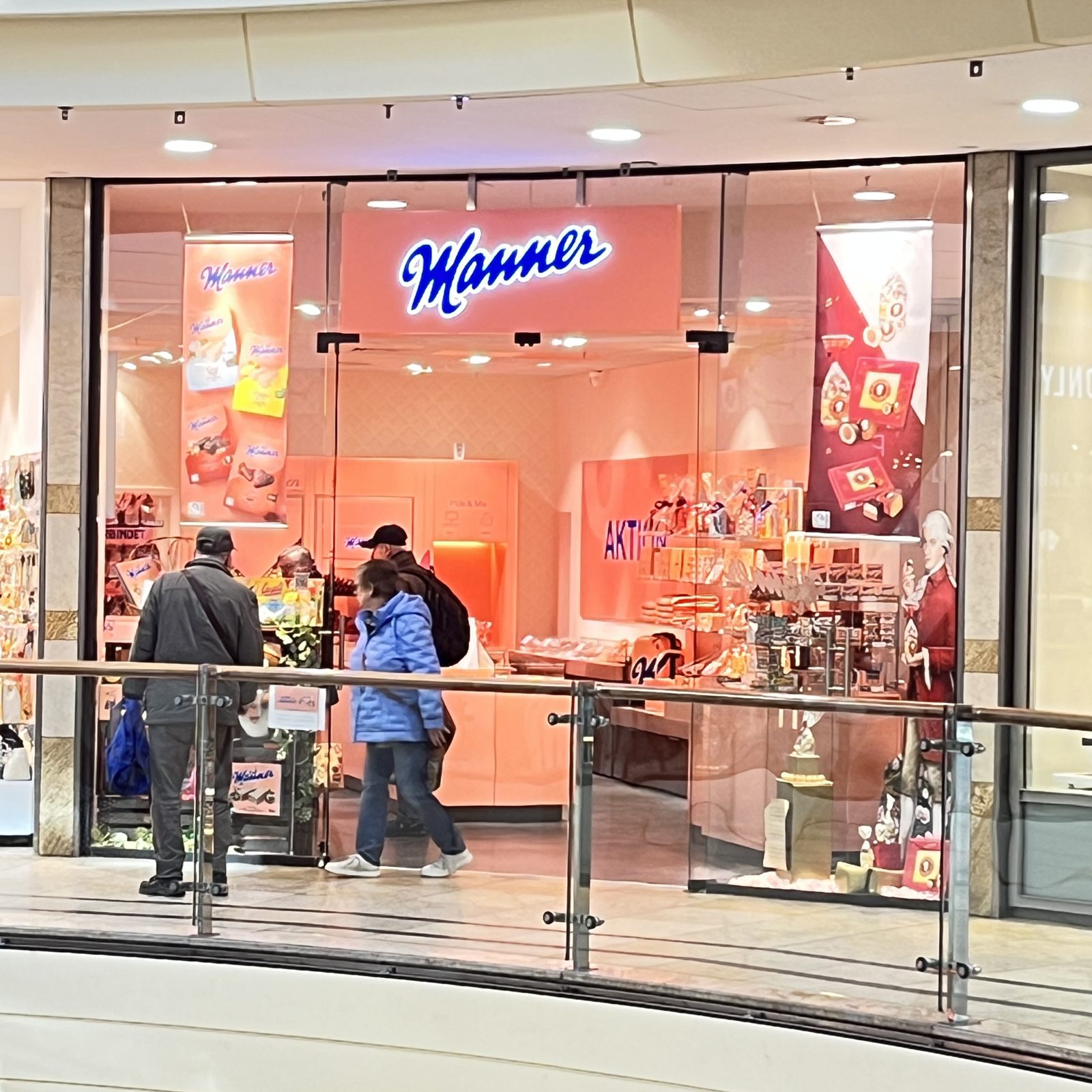 Waffelshop Dresden – Schaufenster in der Altmarkt-Galerie